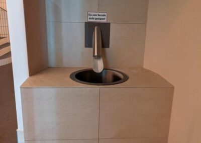 Feuchtigkeitsschaden Eisspender Saunabereich.